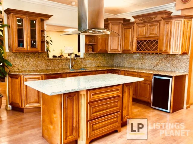 Deco Kitchen Cabinet & Bath Inc.